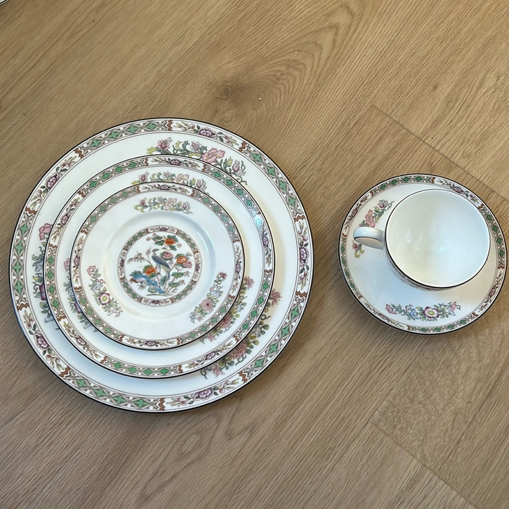 Wedgwood Kutani Crane 5 Piece Dinner and Tea Set